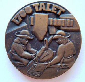 Eine schwedische Medaille zeigt, wie man im 17. und 18. Jahrhundert die Kupferplatten herstellte…