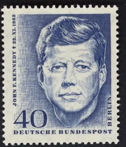 Berlin 1964 Briefmarke John F. Kennedy MiNr. 241 Rudolf Gerhardt entwarf, Egon Falz stach die Gedenkmarke zu Ehrn John F. Kennedys, die motivgleich in Berlin und im Bund erschien, MiNr. 241 und 453.