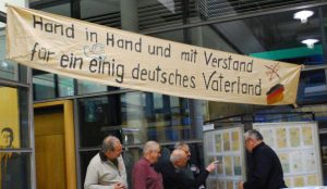 Originalbanner zur Ausstellungseroeffnung in Bautzen 30 Jahre friedliche Revolution