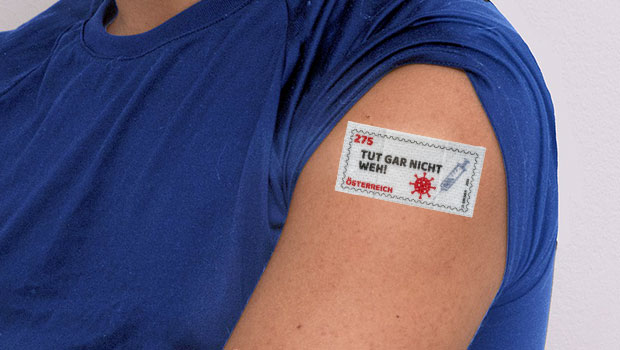 Pflaster-Briefmarke wirbt für Impfung