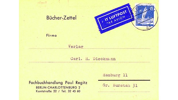 Freimarke mit Luftbrücken-Denkmal als Einzelfrankatur auf einer Fernpostkarte.
